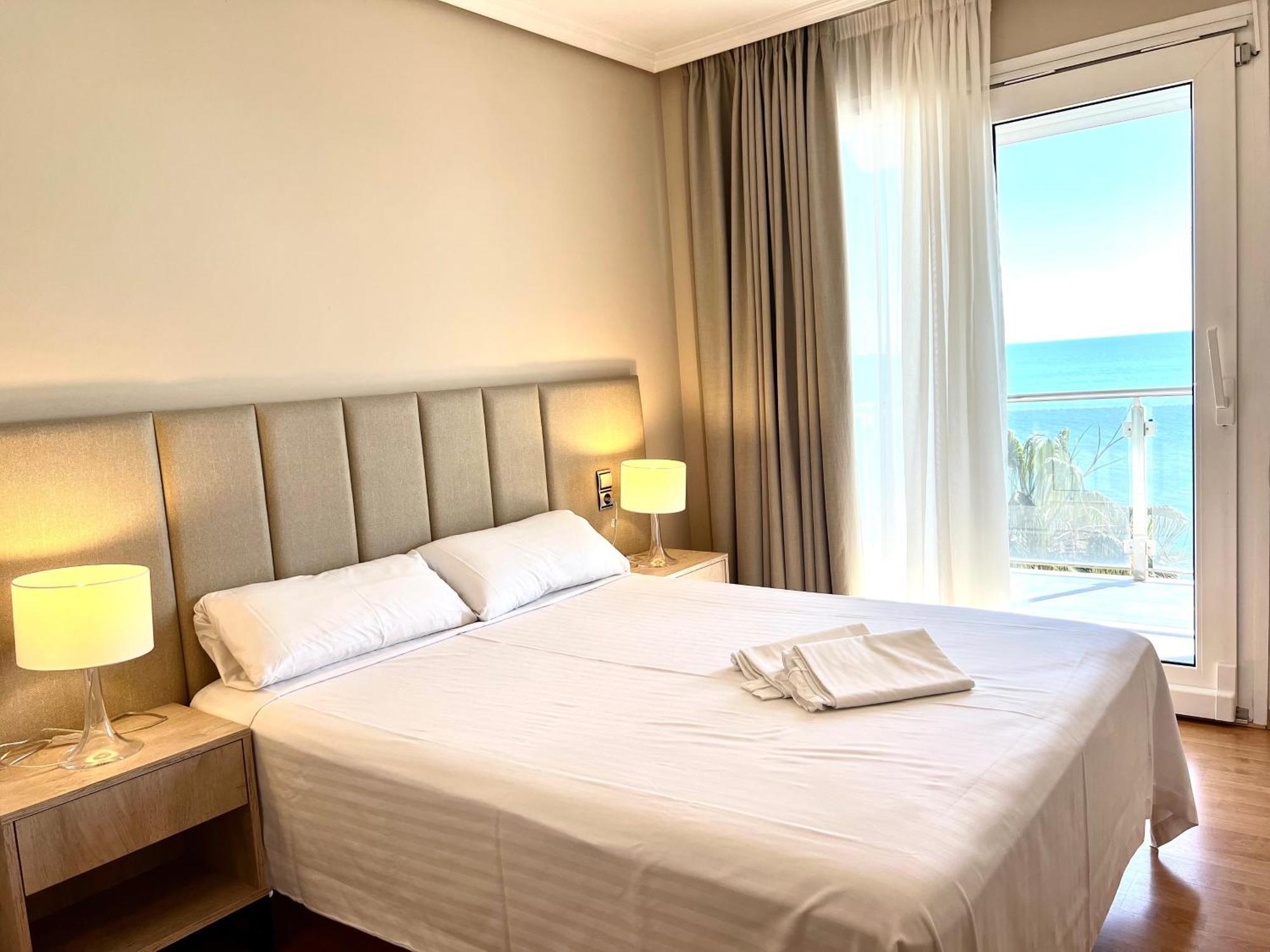 Apartamentos Las Palmas VII Family Only Салоу Екстериор снимка