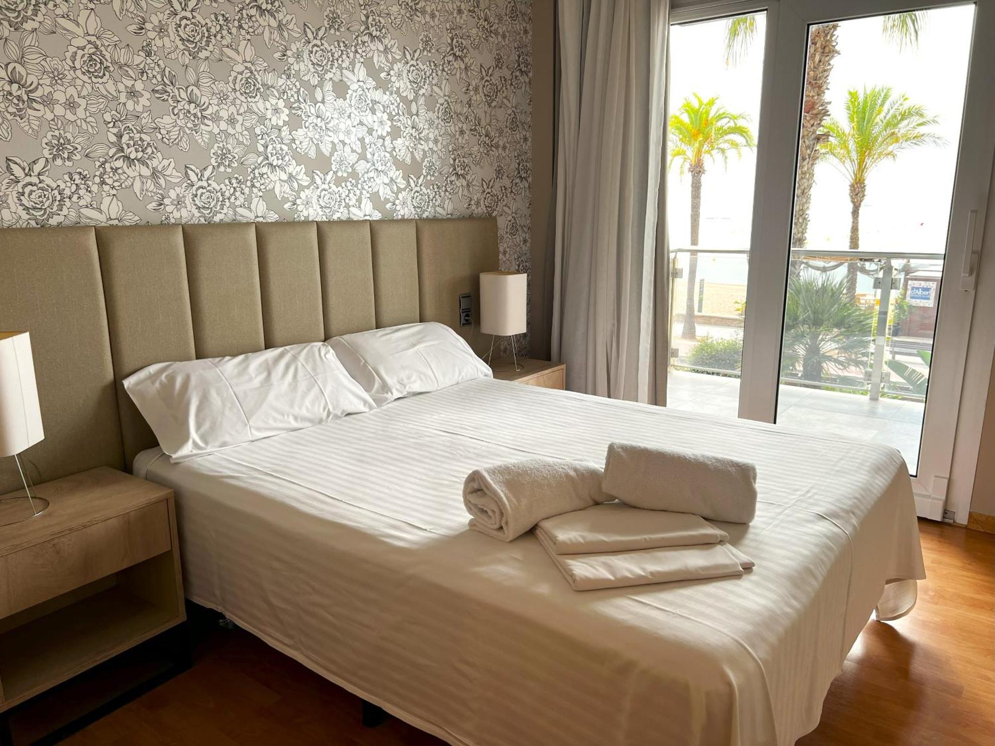 Apartamentos Las Palmas VII Family Only Салоу Екстериор снимка