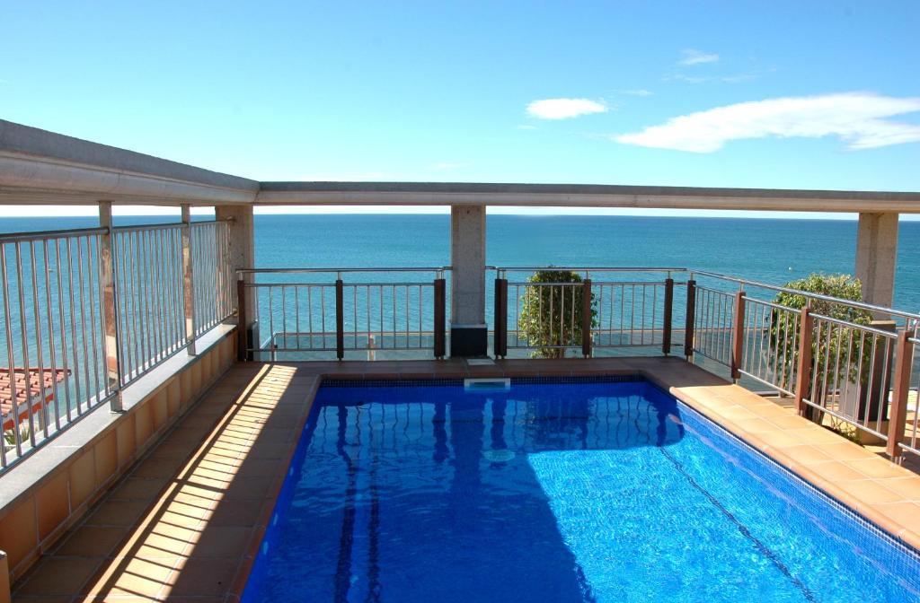 Apartamentos Las Palmas VII Family Only Салоу Екстериор снимка