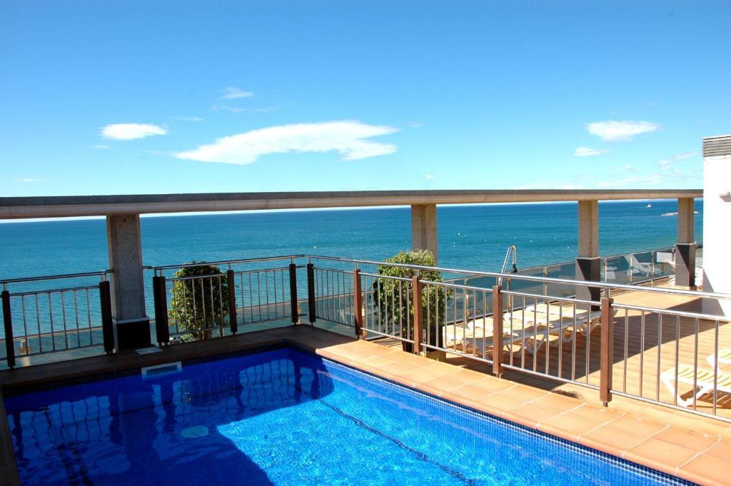 Apartamentos Las Palmas VII Family Only Салоу Екстериор снимка