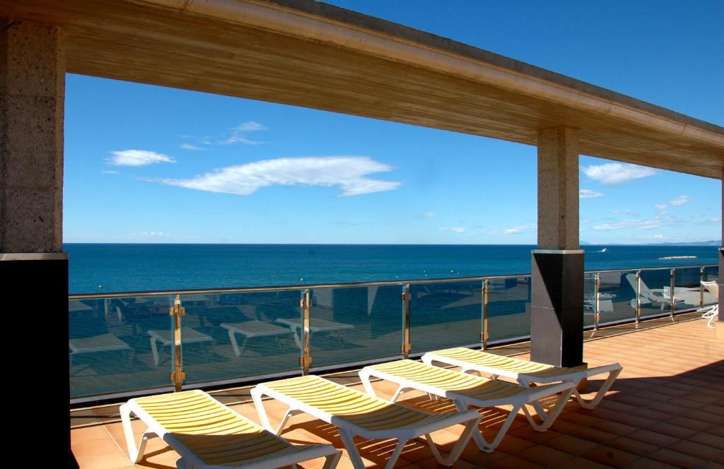 Apartamentos Las Palmas VII Family Only Салоу Екстериор снимка