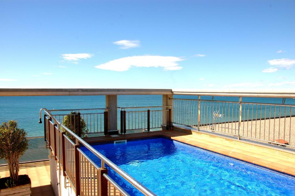 Apartamentos Las Palmas VII Family Only Салоу Екстериор снимка