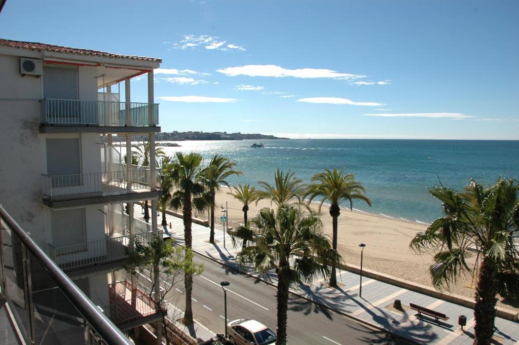 Apartamentos Las Palmas VII Family Only Салоу Стая снимка