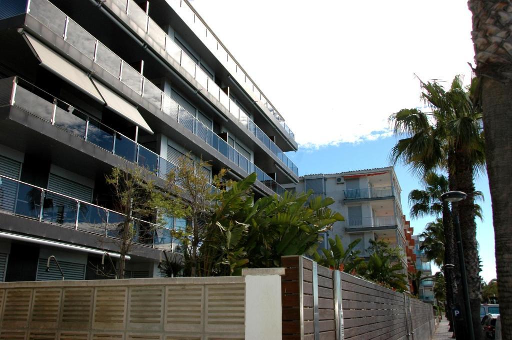 Apartamentos Las Palmas VII Family Only Салоу Екстериор снимка