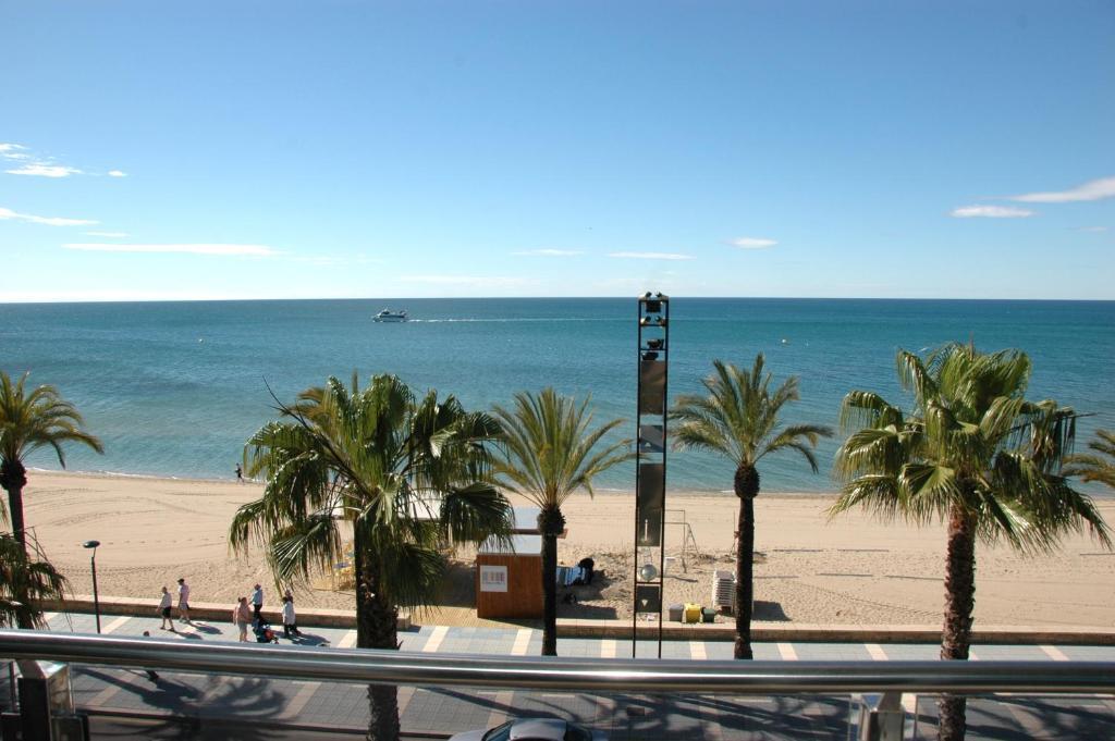 Apartamentos Las Palmas VII Family Only Салоу Екстериор снимка
